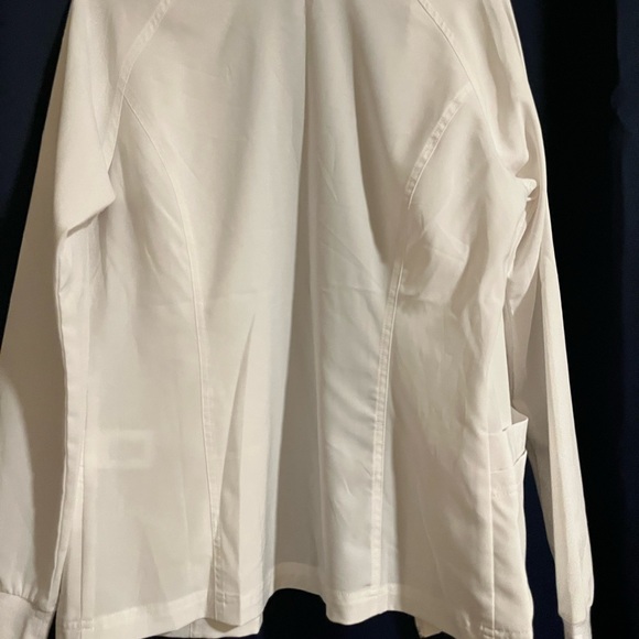 Like new white scrub jacket - Picture 2 of 3
